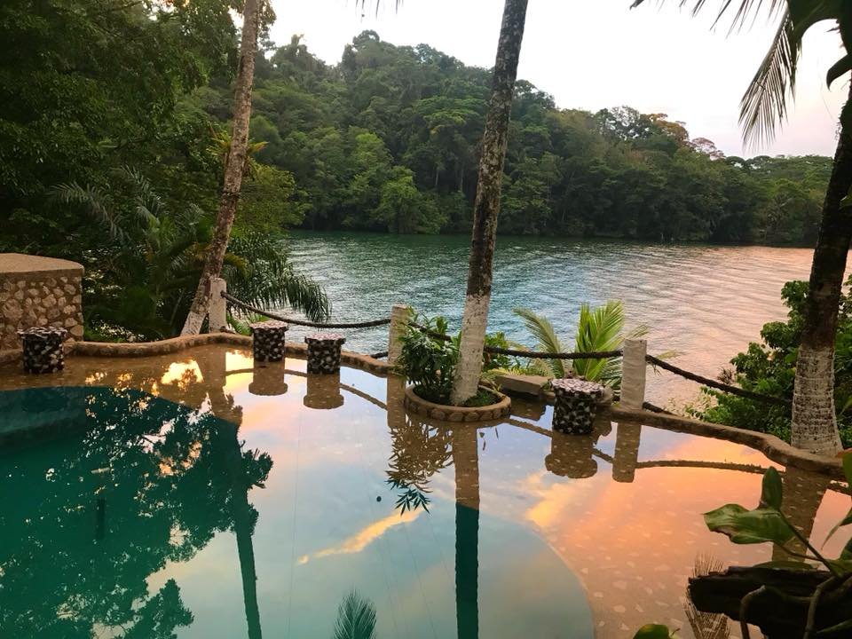 Atardeceres únicos en el Caribe Guatemalteco