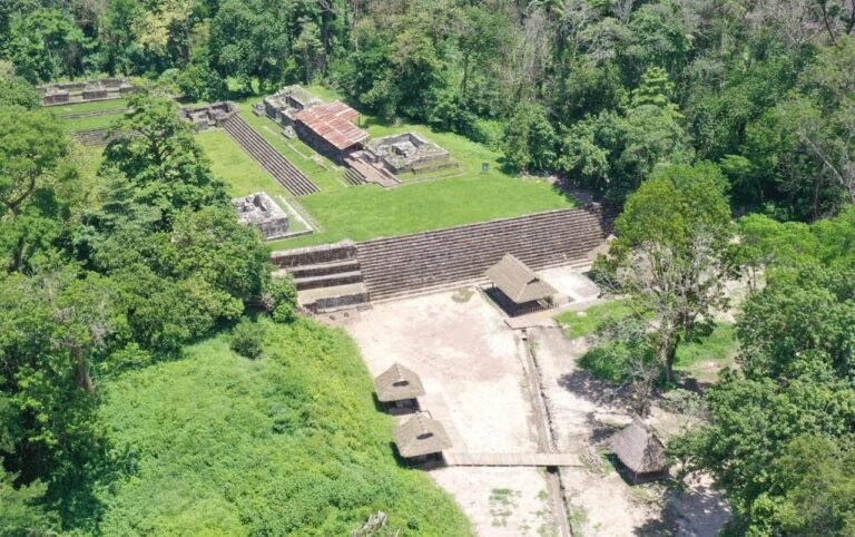 Estelas mayas del Parque Arqueológico Quiriguá en Izabal