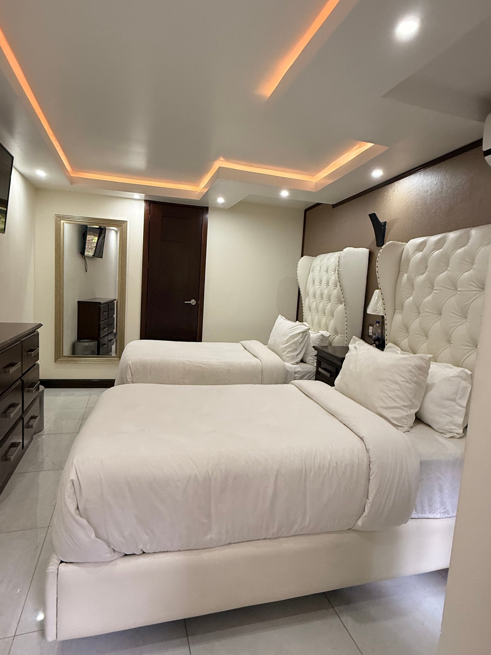 2 Camas Matrimoniales LED