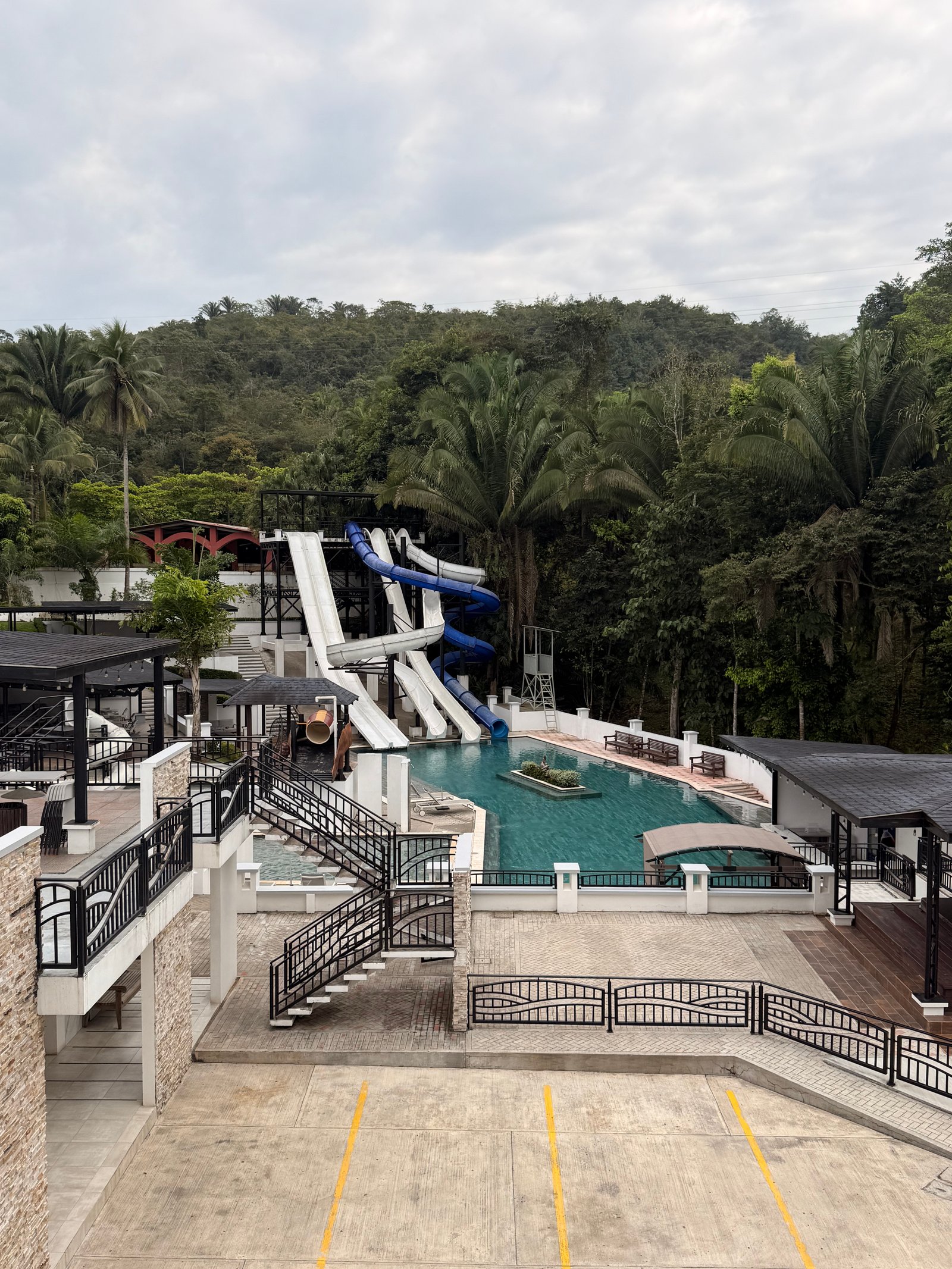 Piscina y tobogán Hotel Baruj, Morales Izabal