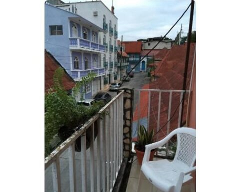 Vista desde el balcón del Hotel Villa Margarita hacia Flores, Petén