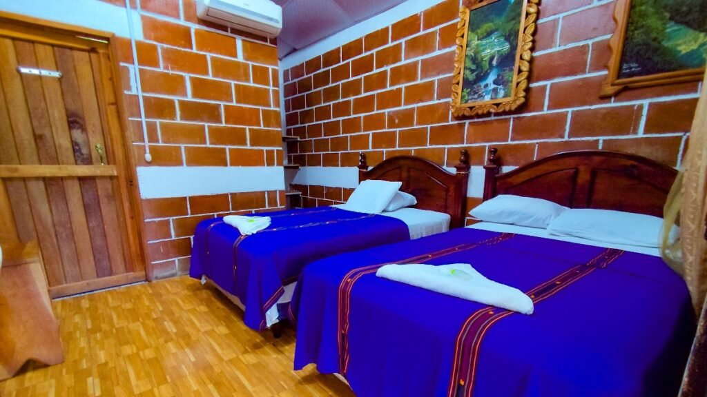 Doble con dos camas, baño privado, AC y TV - Viñas Hotel Lanquín, Semuc Champey