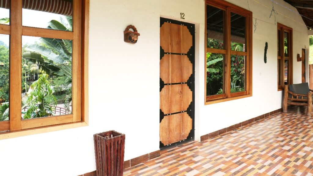 Familiar con baño privado, AC y TV - Viñas Hotel Lanquín, Semuc Champey