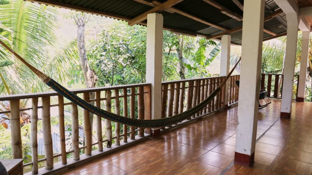 Triple con 3 camas dobles y área de estar - Viñas Hotel Lanquín, Semuc Champey